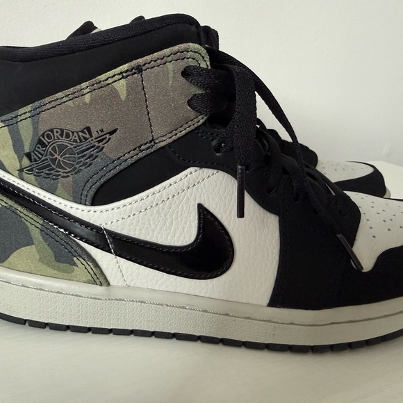 Air Jordan Sneakers Black White Camo - Picture 10 of 11